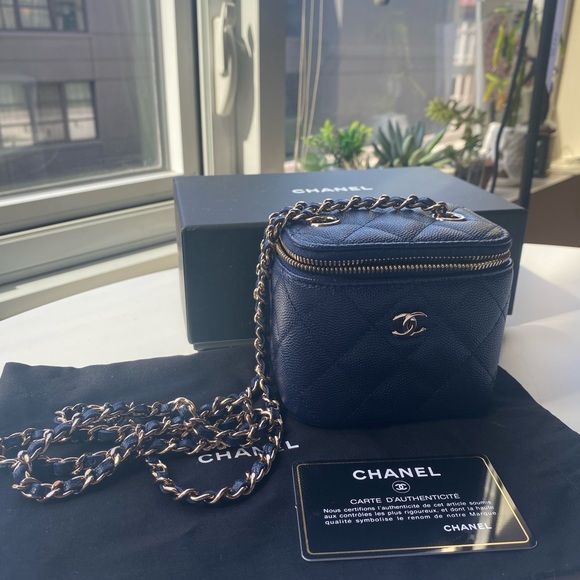 Chanel Caviar Quilted Mini Vanity Case With Chain Navy Blue - Picture 5 of 9